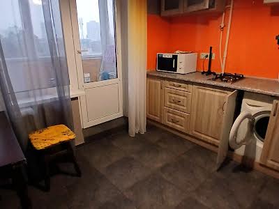 квартира за адресою Андрія Малишка вул., 13