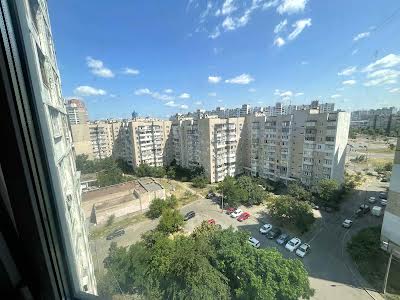 квартира за адресою Анни Ахматової вул., 4