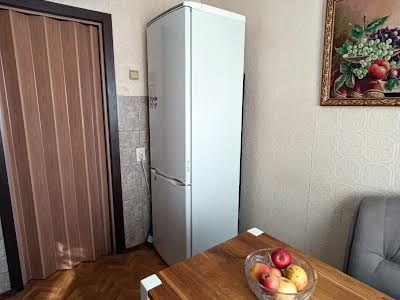 квартира за адресою вул. Небесної Сотні, 24