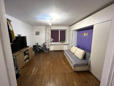 квартира за адресою Анни Ахматової вул., 5