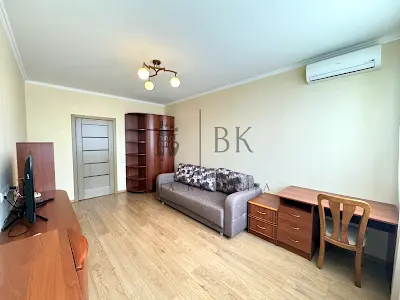 квартира за адресою Авіаконструктора Ігоря Сікорського вул. (Танкова), 1-Б