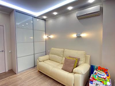 квартира за адресою Регенераторна вул., 4