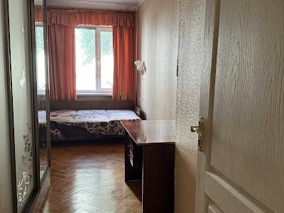 квартира за адресою Набережно-Хрещатицька вул., 33