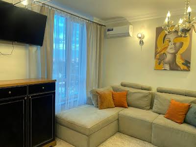 квартира за адресою Федора Ернста вул., 6