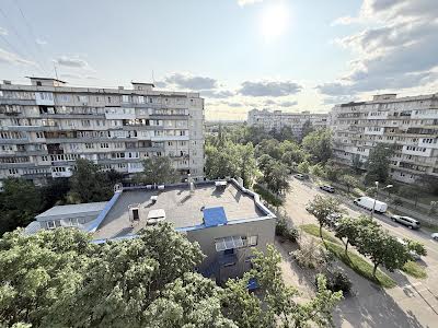 квартира за адресою Ореста Левицького вул. (Академіка Курчатова), 8
