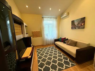 квартира за адресою Панаса Мирного вул., 8