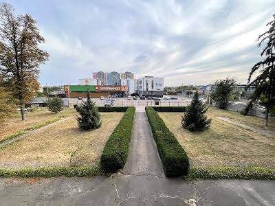 коммерческая по адресу с. Требухов, Броварська, 1а