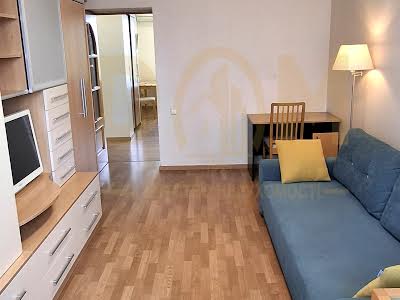 квартира за адресою Черняховського вул., 12