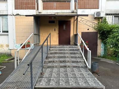 квартира по адресу Ревуцкого ул., 18