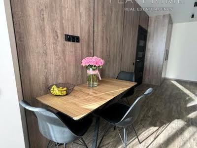 квартира за адресою Новопольова вул., 2