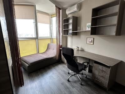 квартира за адресою Драгоманова вул., 2-Б