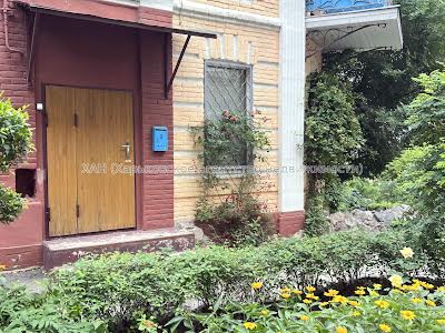 комерційна за адресою Потебні вул., 2