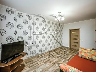 квартира за адресою Сім’ї Кульженків вул. (Дехтяренка Петра), 35