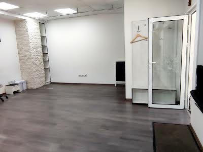 комерційна за адресою Антоновича вул. (Горького), 170/172