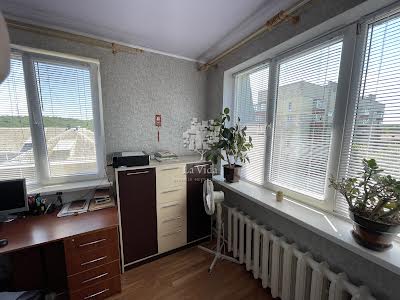 квартира за адресою Михайла Стельмаха вул., 6