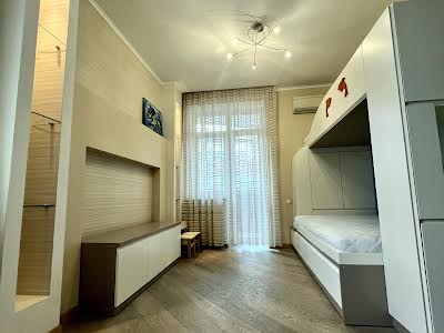 квартира за адресою Євгена Коновальця вул. (Щорса), 32г