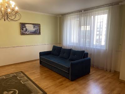 квартира за адресою Раїси Окіпної вул., 8