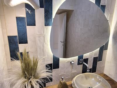 комерційна за адресою Кудрявська вул., 16