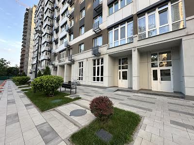 коммерческая по адресу Львівська, 15