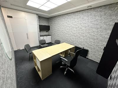 комерційна за адресою Євгена Коновальця вул. (Щорса), 32-Б