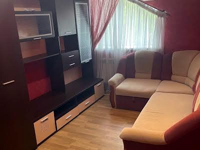 дом по адресу Патріарха Володимира Романюка ул. (Жовтнева), 9