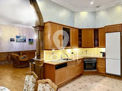 комерційна за адресою Богдана Хмельницького вул., 32