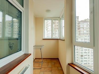 квартира за адресою Анни Ахматової вул., 22