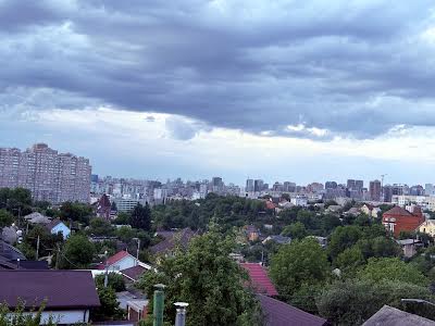 будинок за адресою Листопадна вул.