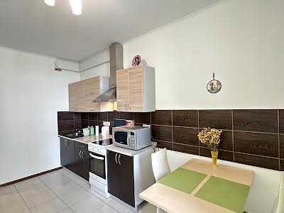 квартира за адресою Сім'ї Кульженків вул. (Петра Дегтяренка), 35