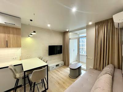квартира за адресою Салютна вул., 2к8