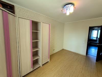 квартира за адресою Стадіонна вул., 13