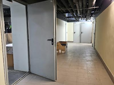 комерційна за адресою майдан Незалежності пл., 2