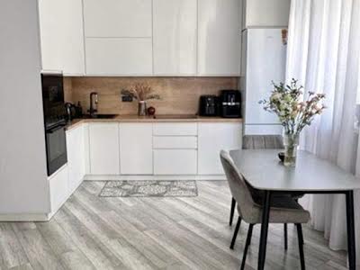 квартира за адресою Драгоманова вул., 10