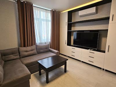 квартира за адресою Сім'ї Кульженків вул. (Петра Дегтяренка), 35