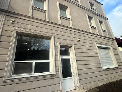 комерційна за адресою Середня вул., 10А