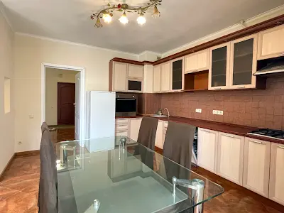 квартира за адресою Раїси Окіпної вул., 8