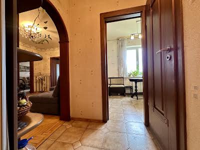 квартира за адресою Ревуцького вул., 44