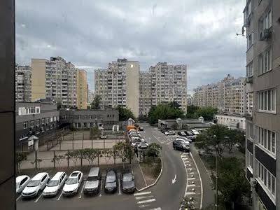 квартира за адресою Срібнокільська вул., 1