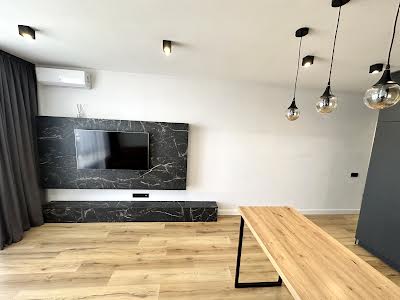 квартира за адресою Дніпровська набережна вул., 18А