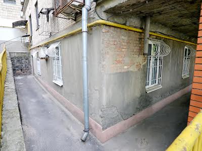 комерційна за адресою Михайла Грушевського вул., 34/1