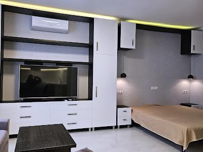 квартира за адресою Сім'ї Кульженків вул. (Петра Дегтяренка), 35