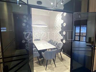 комерційна за адресою Бессарабська пл., 5