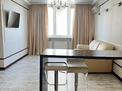 квартира за адресою Анни Ахматової вул., 34