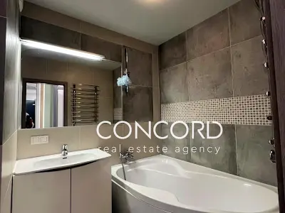 квартира за адресою Київ, Феодосійська вул., 1