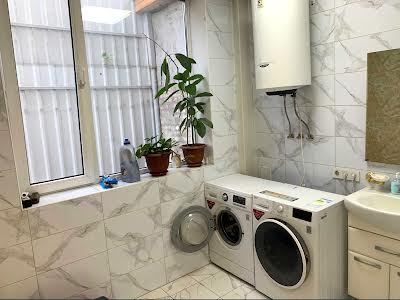 комерційна за адресою с. Требухів, Броварська вул., 42а