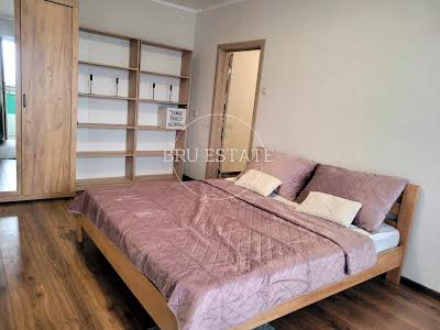 квартира по адресу Драгоманова ул., 8-Б