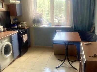 квартира за адресою Озерна вул., 4