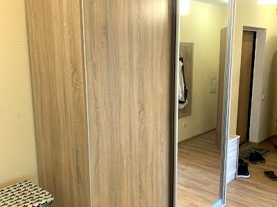 квартира за адресою Урловськая, 11А