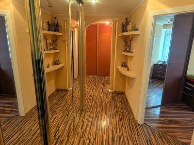 квартира за адресою Шухевича, 5