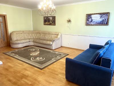 квартира за адресою Раїси Окіпної вул., 8